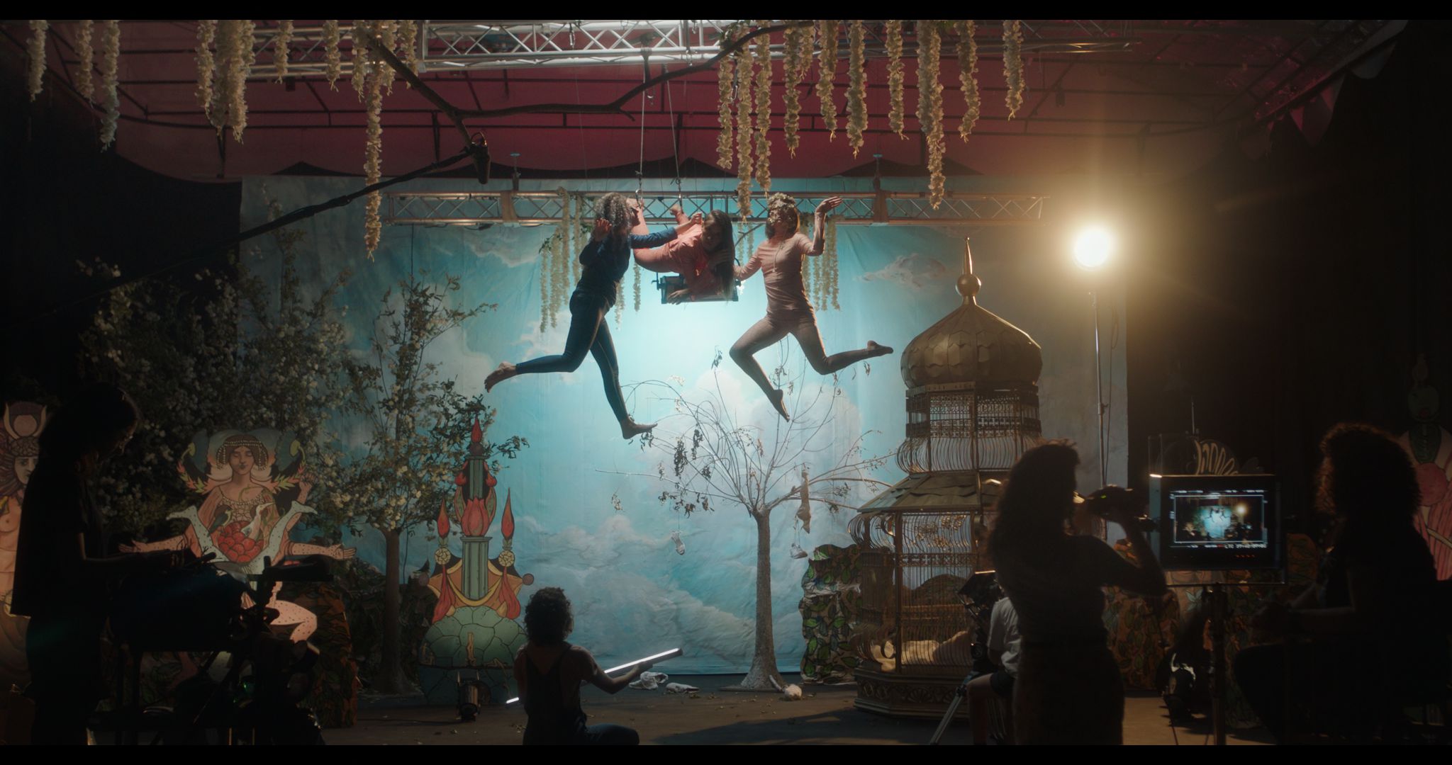 Caigan las rosas blancas